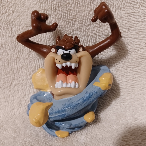 Vintage Looney tunes tornado taz magnet